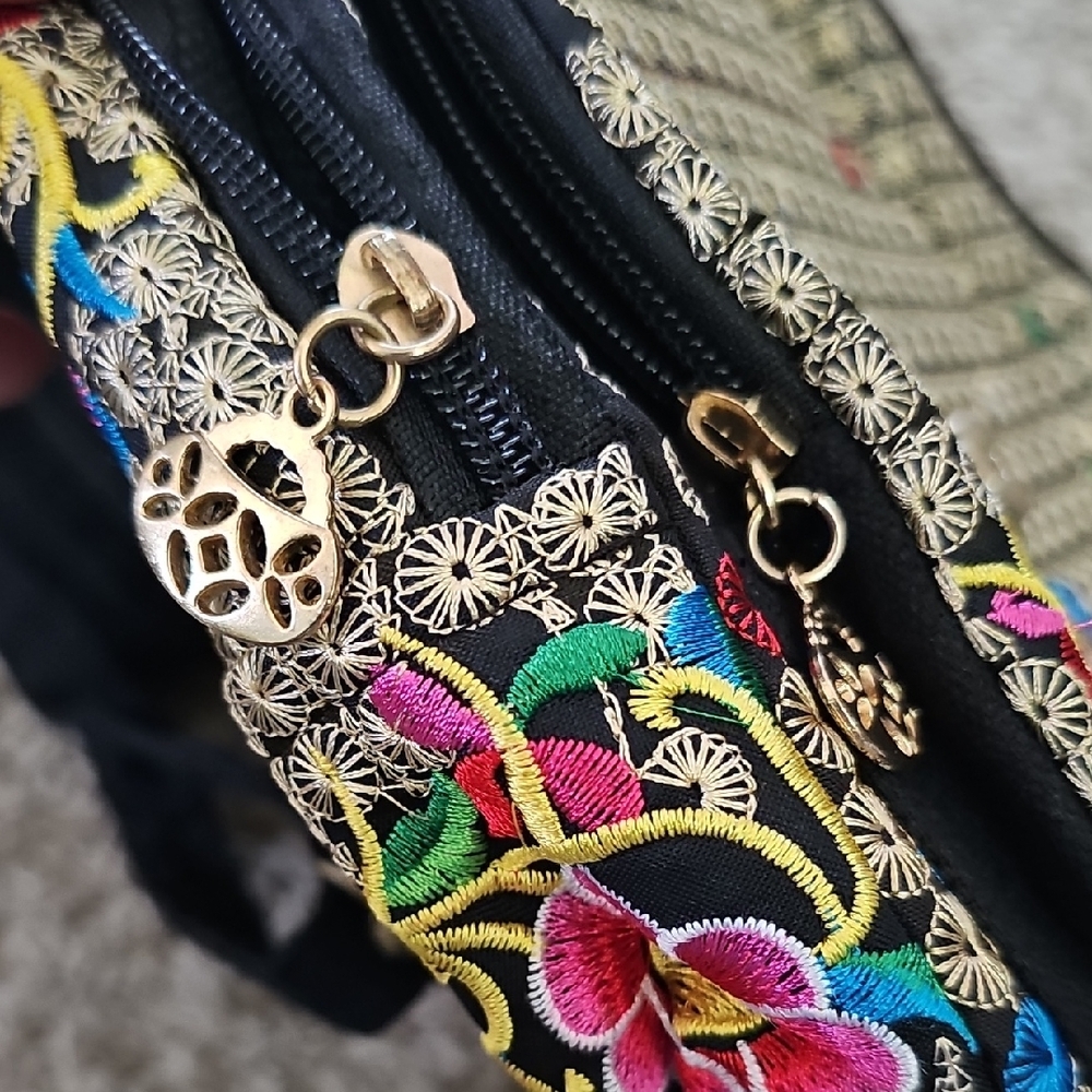 Floral Embroidered Sling Bag - Picture 6 of 8